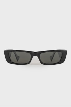 Rectangular black sunglasses 