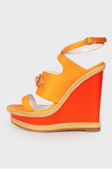 Wedge sandals with logo