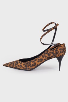 Suede pumps in animal print