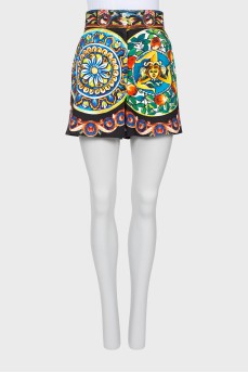 Shorts with colorful print