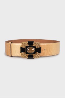 Leather belt with golden buckle