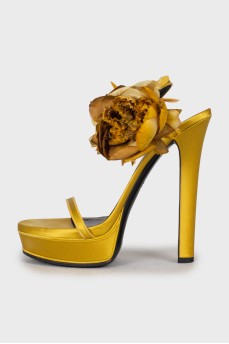 Yellow sandals decorated with flowers