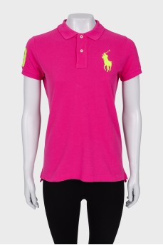 Hot pink t-shirt with embroidered logo