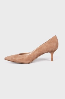 Brown pointed toe shoes