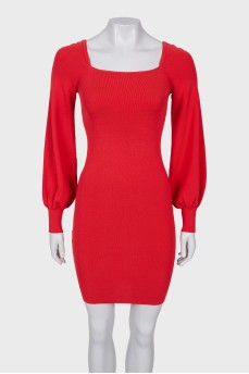 Red dress with voluminous sleeves