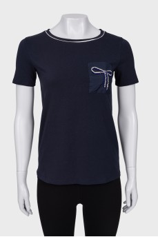 Dark blue t-shirt decorated with stases