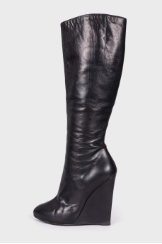 Black wedge boots