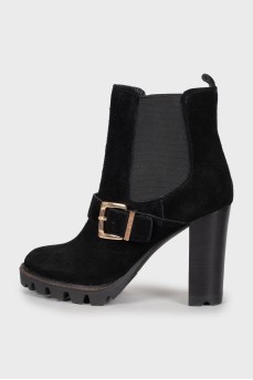 Buckle-decorated suede ankle boots