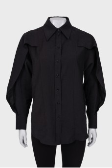 Black shirt with ruffled sleeves