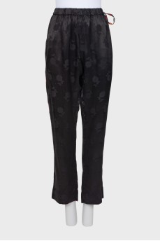 Black trousers in floral print