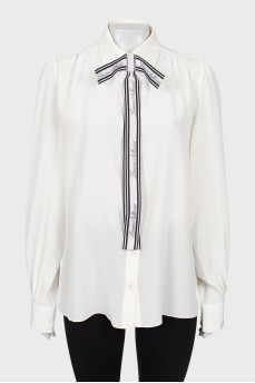 Silk shirt decorated with a bow