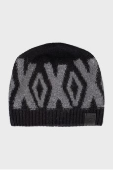 Wool hat with pattern