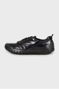 Men's black leather sneakers
