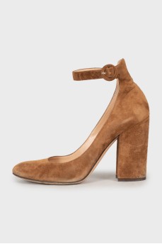 Brown block heel shoes 