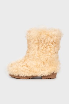 Beige boots with fur