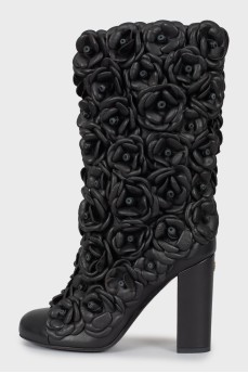 Leather boots with appliqué