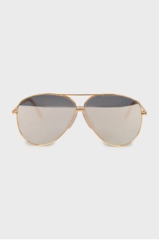 Aviator sunglasses with gold frame