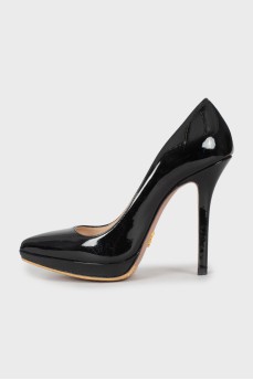 Patent pointed toe shoes