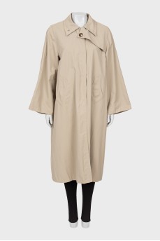 Beige loose-fitting raincoat