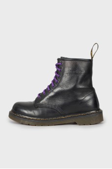 Leather boots with contrast laces