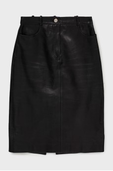 Leather skirt with back slit