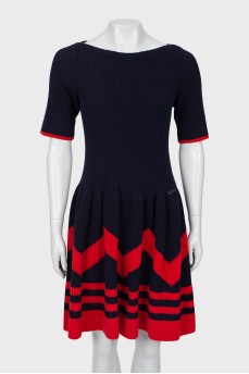 Knitted dress of combined color