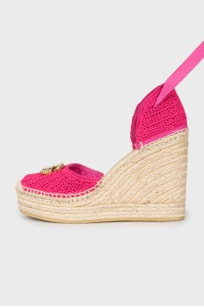 Mixed color woven sandals