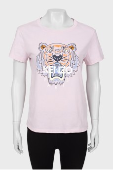 Pink T-shirt with brand logo