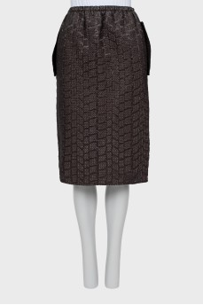 Straight-cut skirt with ribbed pattern