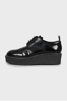 Insulated black brogues
