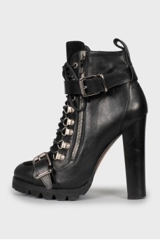 Leather ankle boots with straps