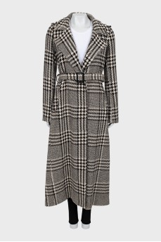 Coat with a belt in houndstooth print