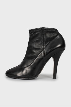 Leather ankle boots with almond toe