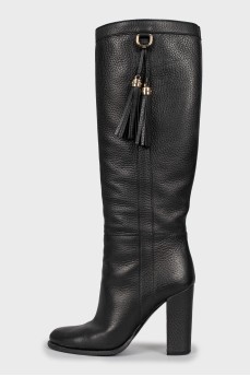 Boots with embossed leather