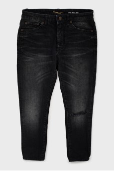 Men's cropped jeans with ripped effect