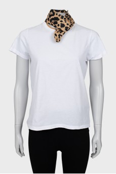 White T-shirt with scarf