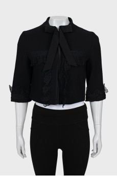 Cropped jacket decorated with lace