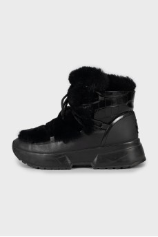 Insulated black leather boots