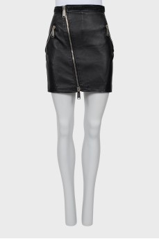 Leather mini skirt with oblique zipper