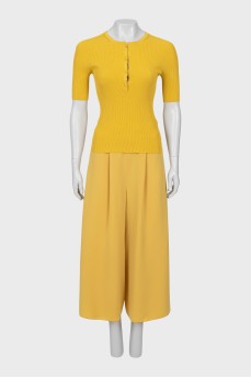 Suit with yellow culottes