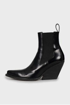 Leather ankle boots with pointed toe