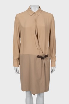 Beige dress decorated with buckle
