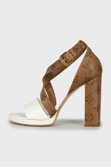 Leather sandals with shaped heels