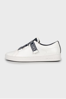 Leather sneakers with velcro with tag