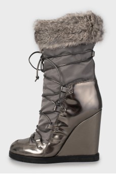 Insulated boots with high wedges