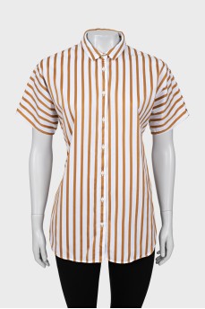Striped shirt with slits on the sides
