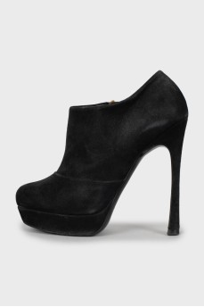 Suede ankle boots with zipper