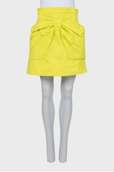 Yellow skirt decorated with a bow