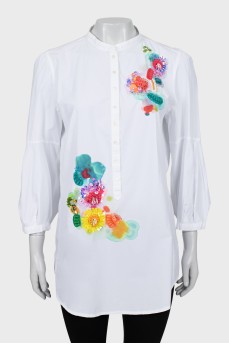 White shirt decorated with sequins