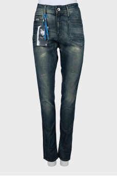 Jeans with patch pockets and tag
